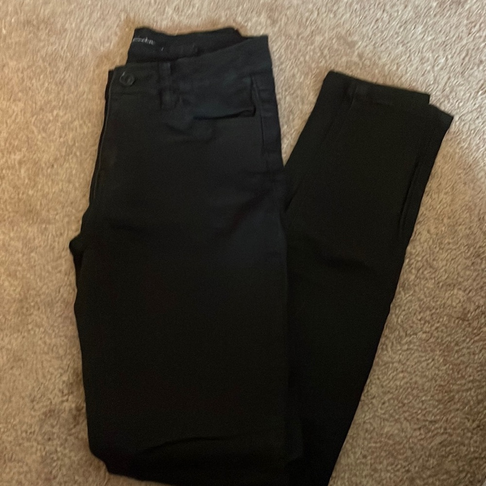Black skinny jeans, never worn no tags